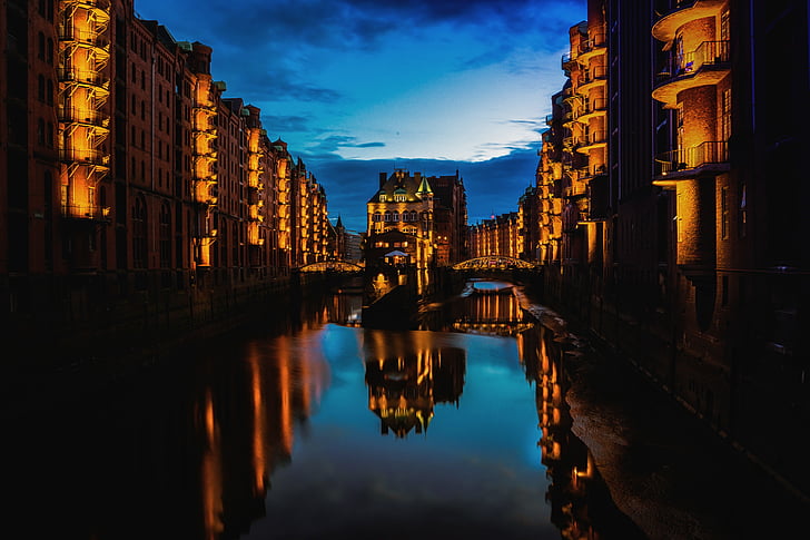Hamburg, byen, blå time, natt, kveld, elven, refleksjon