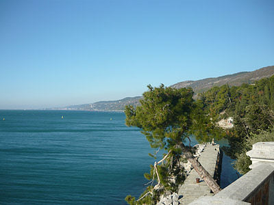 Trieste, Italia, Castillo, montaña, Lago