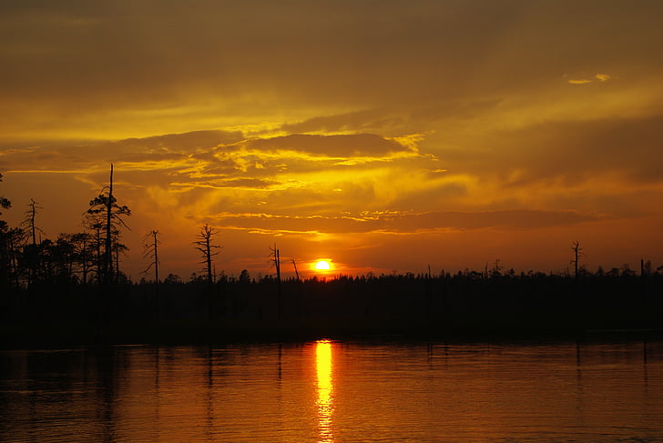 solnedgang, skyer, Lake