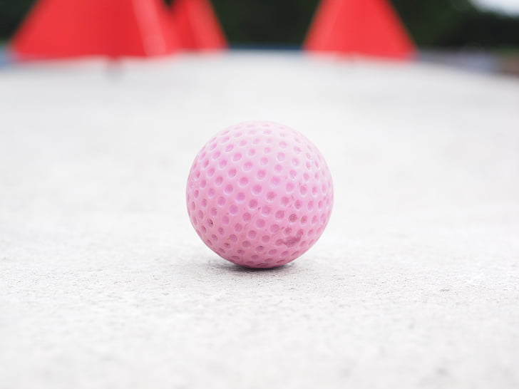 Ball, balle de mini golf, golf miniature, usine de minigolf, terrain de golf, jeu d’adresse, sport de précision
