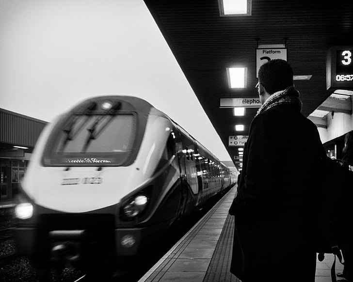 vlak, kolodvor, željeznicom, staza, čeka, ljudi, crno i bijelo