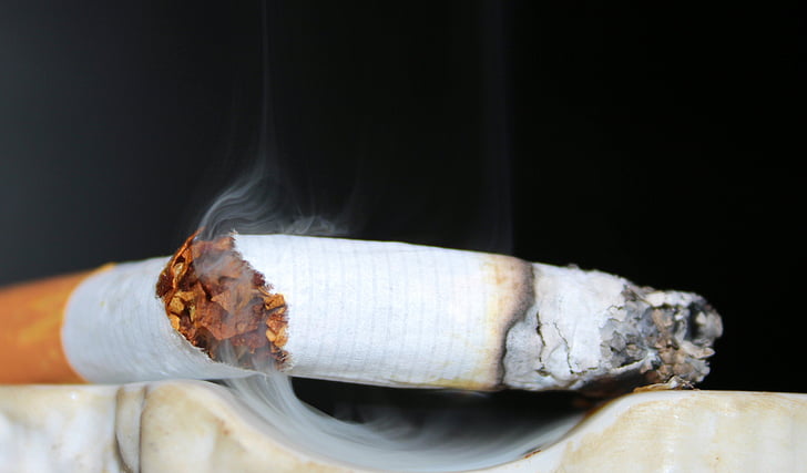 cigaret, den sidste cigaret, rygning, askebæger, cigaretskod, aske, cigaret ende