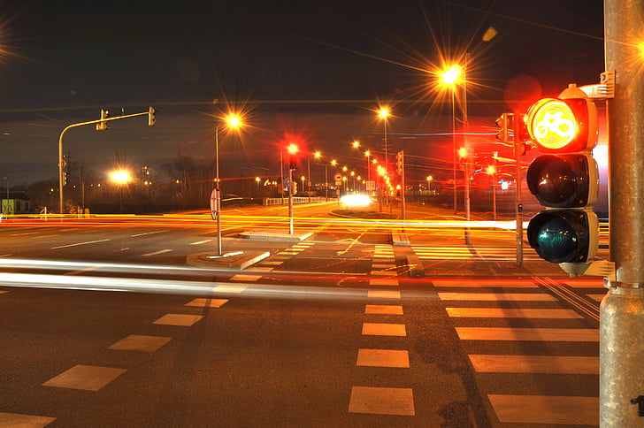 διανυκτέρευση, το σηματοφορέα (semaphore), φως, μεταφορές, δρόμος, πόλη, το βράδυ