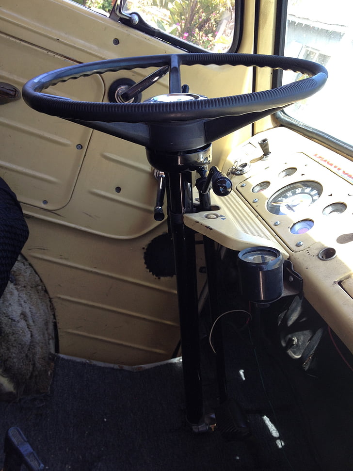 steering wheel, steering column, dashboard