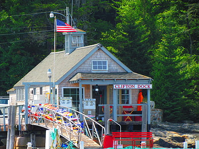 quai de Clifton, station d’accueil, Maine, drapeau américain, port