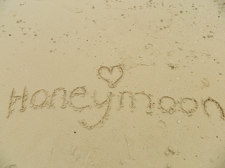 medeni mjesec, plaža, pijesak, ljubav, putovanja, romantična, par
