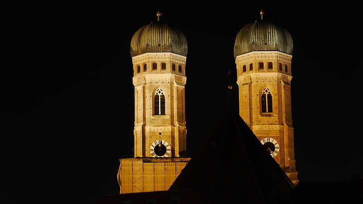 München öösel, sinine tund, Frauenkirche, München