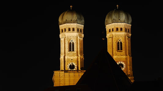 Мюнхен в ночное время, синий час, Фрауэнкирхе, Мюнхен