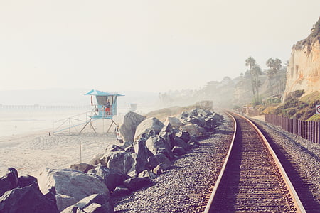 plage, brouillard, tour de sauveteur, à l’extérieur, chemin de fer, chemin de fer, roches