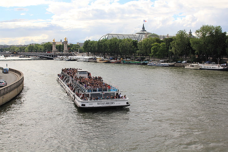 Seine-side, csónak, Párizs, városnézés
