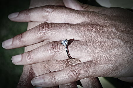 rokas, gredzens, graudaini, sieviete, saderināšanās, mīlu, kāzas