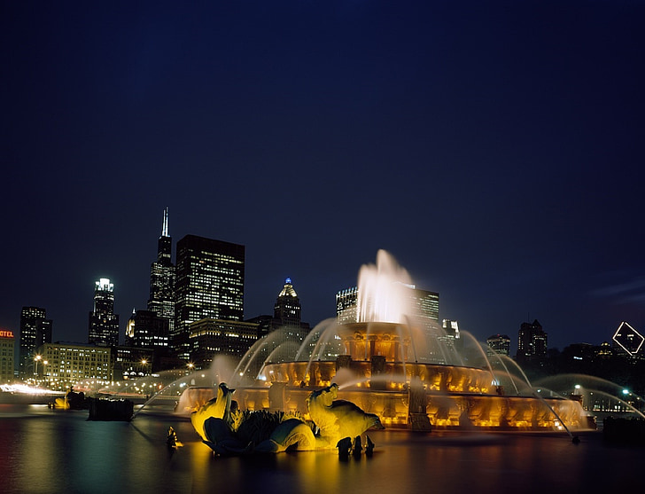 Chicago, szökőkút, utca-és városrészlet, Skyline, Landmark, este, alkonyat