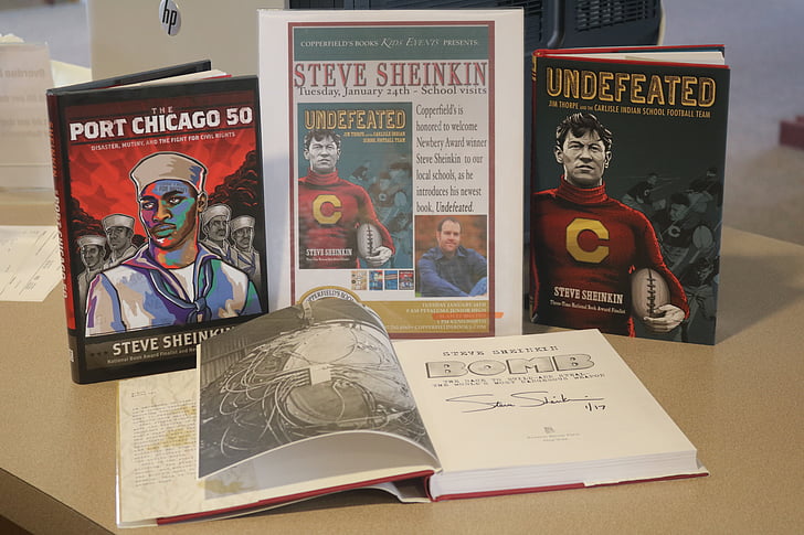 libri autografate, autore visita, esposizione del libro, libri, Steve sheinkin, Jim thorpe, gioco del calcio