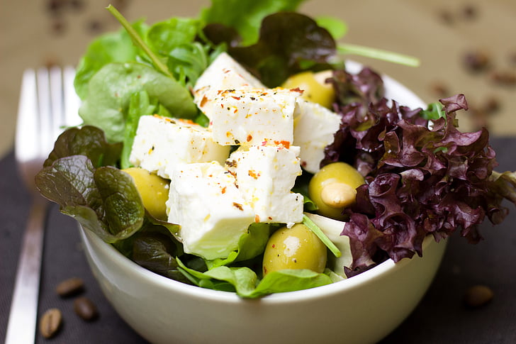 Салат, листья салата, оливки, сыр, овечий сыр, съесть, витамины