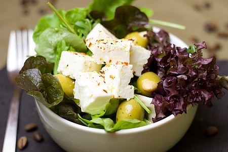 salāti, lapu salāti, olīvas, siers, aitas siers, ēst, vitamīnu