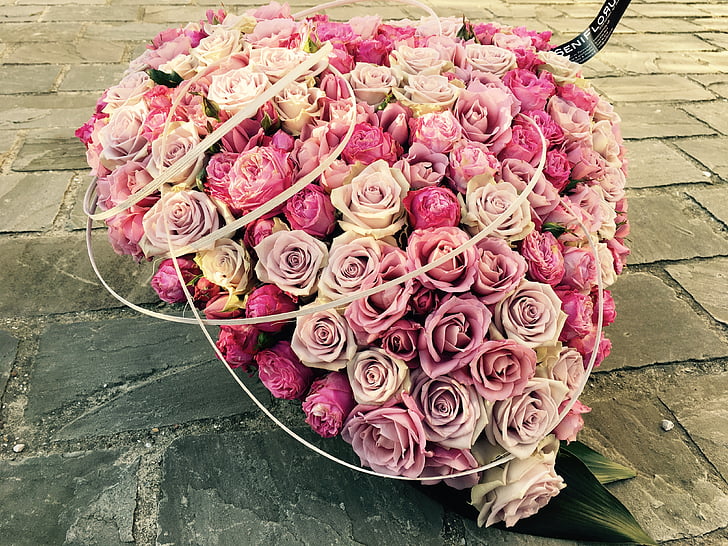 rosses, bouquet, funeral, flowers, heart shape