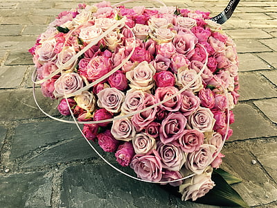 rosses, bouquet, funeral, flowers, heart shape