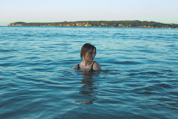 vandens, moteris plaukimo, vasaros, atostogų, ežeras, vienas asmuo, laisvalaikio veikla