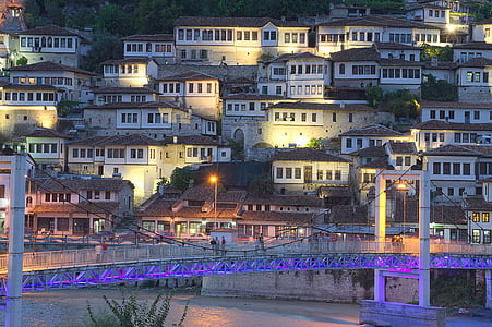 Albania, Berat, Mangalem, centro storico, sera, stato d'animo, costruzione