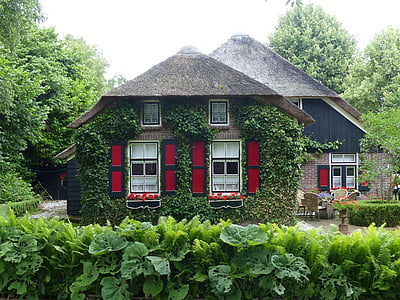 idílica cabaña con techo de paja, Giethoorn, Países Bajos, la Venecia verde del norte, Casa, arquitectura, madera - material