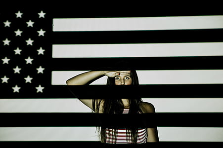 kvinna, bär, svart, vit, stripe, skjorta, USA
