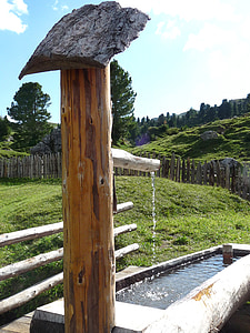 Đài phun nước, Dolomites, Alm, túp lều