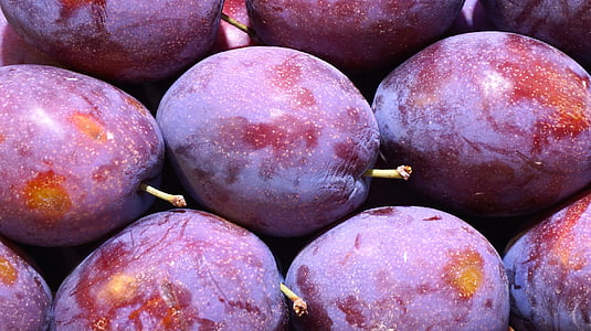 plums, pruna, fruit stand, market