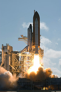 lancering van Spaceshuttle discovery, LiftOff, astronaut, missie, exploratie, vlucht, raket
