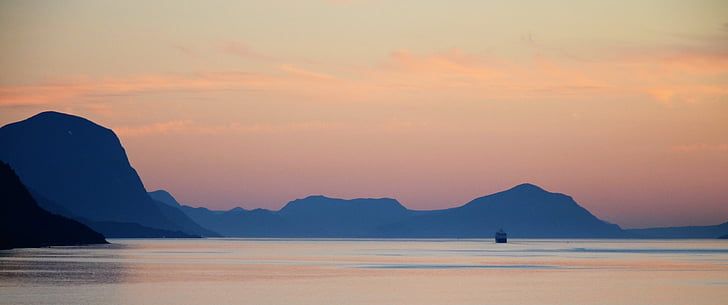 Norge, fjorden, båtar
