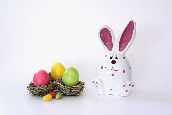 niu de Pasqua, niu, ous de Pasqua, ous de sucre, conill de Pasqua, blanc, tacat