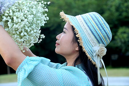 Frau, gedreht von der Seite, frisch, Schleierkraut paniculata, Asien, Natur, Blume