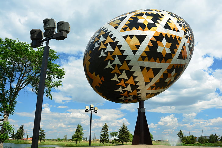 največji svetovni pirh jajce, pisanica, mestu Vegreville, Alberta, Kanada, oblikovanje