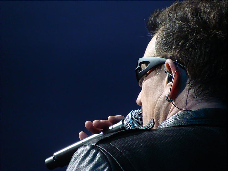 homme, chant, Holding, micro, U2, Bono, musicien