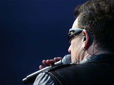 om, cântând, Holding, microfon, U2, Bono, muzician