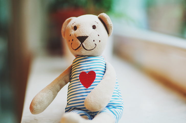 Igračke za djecu Teddy-toys-hug-teddy-bear-preview
