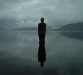 Norvegia, scultura, specchio
