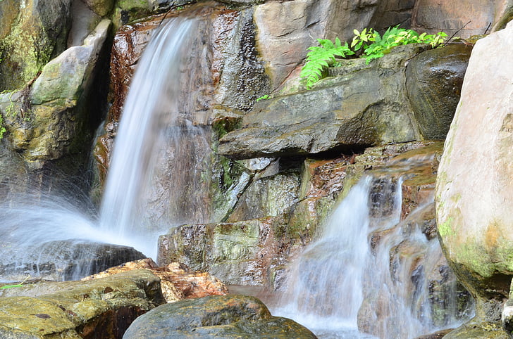 Wasserfall, Felsen, Spuren des Wassers