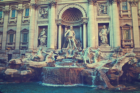 Trevi, Çeşme, Roma, İtalya, gündüz, tarihi figürler, heykeller