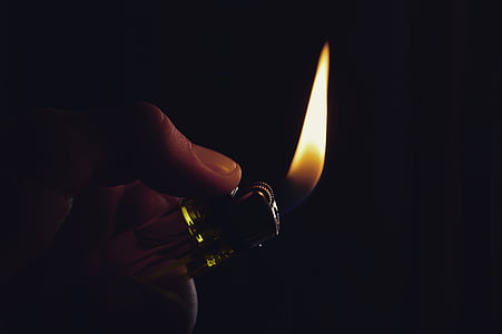 luz, En, oscuridad, llama, fuego - fenómeno natural, mano humana, quema
