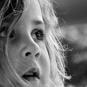 la petite fille, Portrait en noir et blanc, yeux, enfant, gens, visage humain, mignon