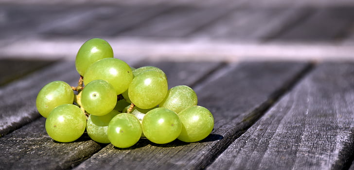 viinamarjad, veini, viinapuu, valged viinamarjad, rohelised viinamarjad, seemneteta, Tabel