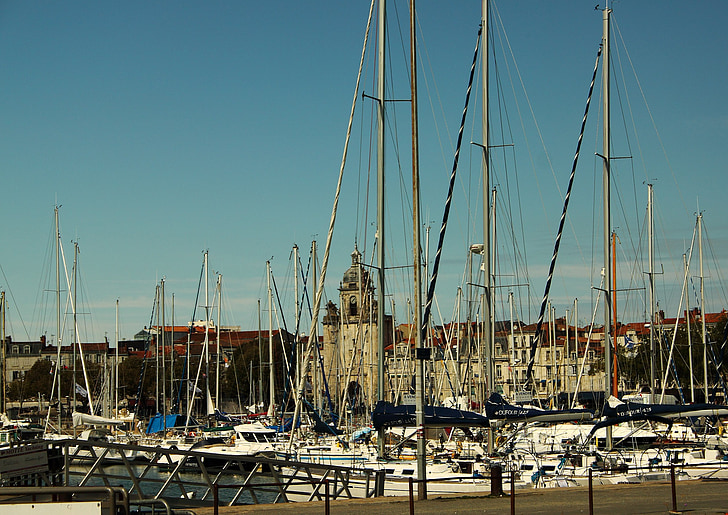La rochelle, város, sétány, kikötő hajók, Dél-Franciaország, Franciaország, mediterrán