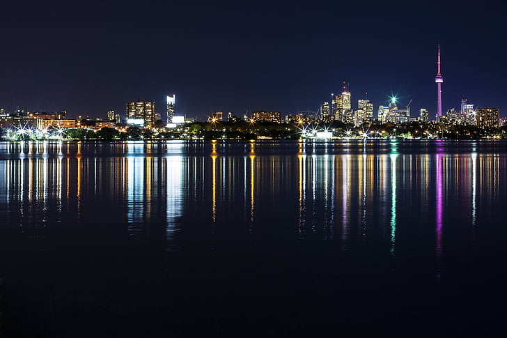 staden, Skyline, vid vattnet, natt, lampor, reflektion, vatten
