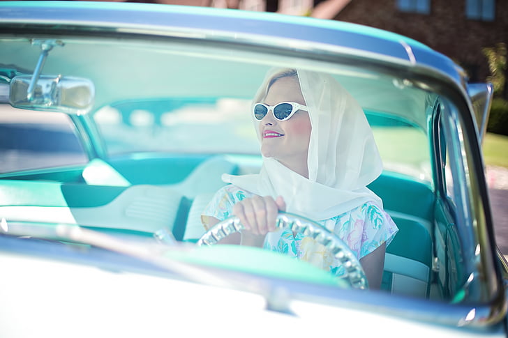 vintage da década de 1950, linda mulher, carro antigo, montclair 1955, vintage, década de 1950, retrô