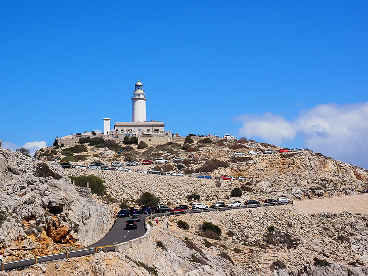 Latarnia morska, Cap formentor, Mallorca, najbardziej wysuniętym na północ punktem, spotkanie wiatrów, malownicze, atrakcje turystyczne