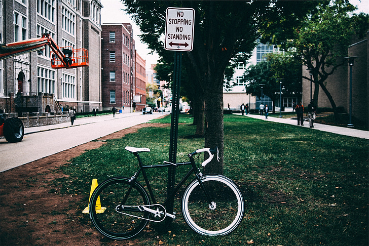 bicicleta, bicicletes, signe, sense aturar-se, sense peu, vorera, camí
