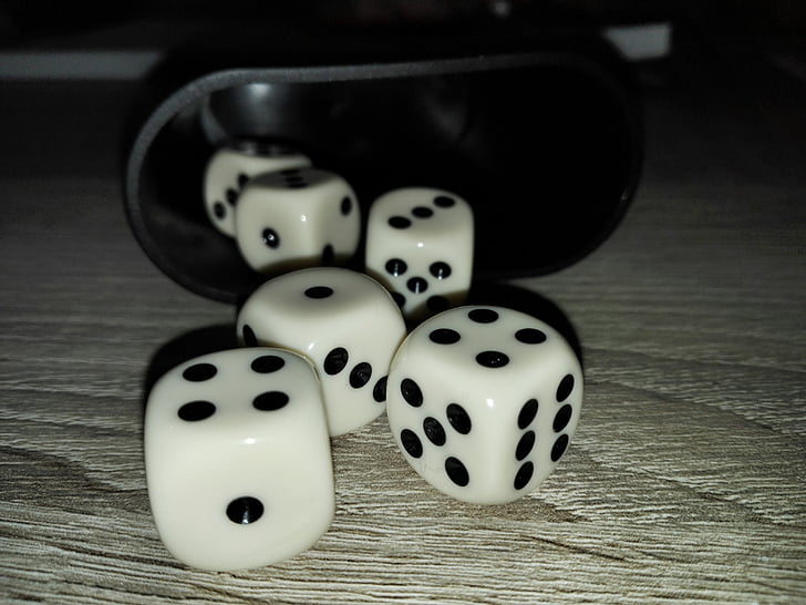playing dice, craps, dots