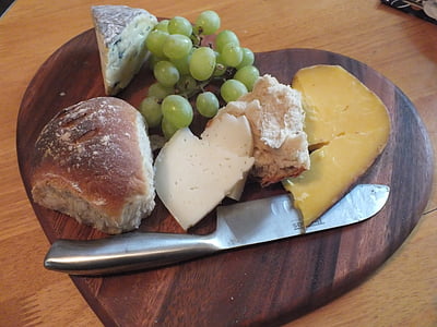Käse, Brot, Messer, Essen, sehr lecker, Trauben, Board