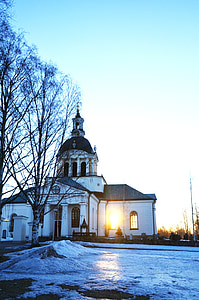 Skellefteå, den börsnoterade Landskyrkan, fönster, ljus