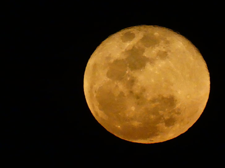 lune montante, Lune jaune, clair de lune